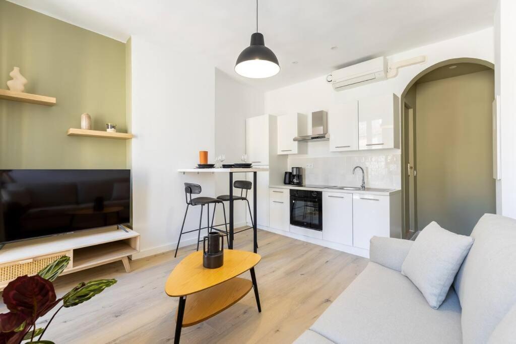 Apartment Beautiful & Modern Flat In Heart Of *
